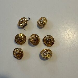 CHANEL Vintage Gold Buttons (7)